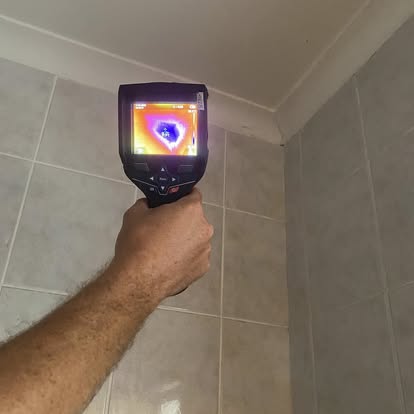 Thermal camera leak detection in bathroom tiles